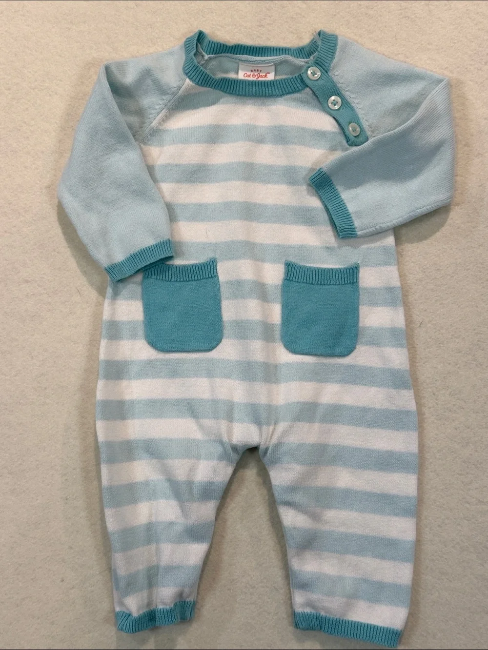 Lot of 4 0-3 mo Outfits Footies. EUC CONVERSE & ORGANIC. UU